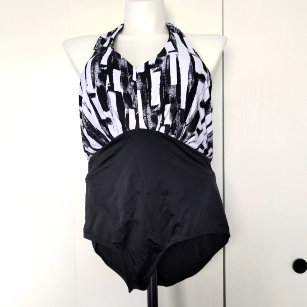 Swimsuits For All Black and White Halter One Piece Size 18